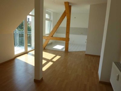 Anders als Andere! - Schicke DG-Maisonette mit Balkon in Bernsdorf