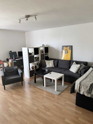 Nähe Keßlerplatz ! Hübsche 1-ZW, 38 m², Balkon, kl. EBK gegen Ablöse, 5.OG mit Aufzug