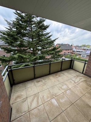 Erstbezug nach Sanierung : Moderne Wohnung mit geh. Innenausstattung mit großem Balkon