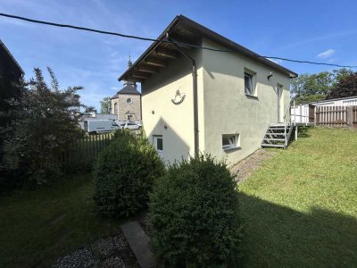 Großes Wohnhaus Garage und Platz für ein Gewerbe