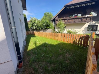 Neubau 2025: Sonnige Gartenwohnung mit Terrasse und zwei Schlafzimmern nahe Attersee