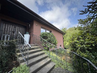 Winkel-Bungalow mit Einliegerwohnung und Garagen in idyllischer Waldrandlage von Wassenberg