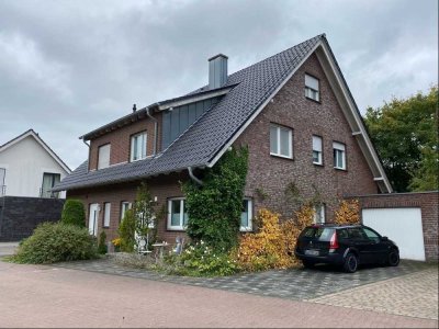 Doppelhaushälfte mit Garten & Garage