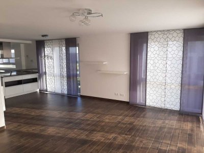 Moderne 3,5-Zimmer-Maisonette-Wohnung mit toller EBK, Balkon und eigenem Garten in Kelsterbach