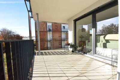 Stadtnahes Wohnen 
mit Blick in´s Grüne
moderne 3-Zi.-Wohnung, Einbauküche, 
Badezimmer mit Fenst