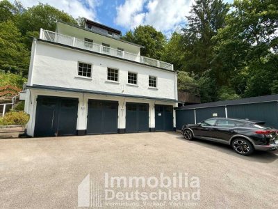 Dreifamilienhaus mit gepflegter Architektur, Garagenpacht und viel Platz – ideale Kapitalanlage