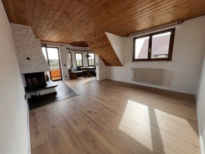 Lichtdurchflutete 3,5-Zimmer-Whg. mit Südbalkon, Kamin & Wohnküche, renoviert & sofort bezugsbereit!