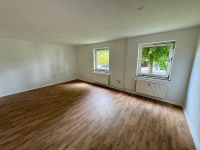 Frisch renovierte 5-Zimmerwohnung mit zwei Bädern und Blick ins Grüne – Auf der Kappe 18, Salzgitter