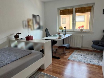 2-Zimmer-Wohnung mit renovierter Küche und Badezimmer