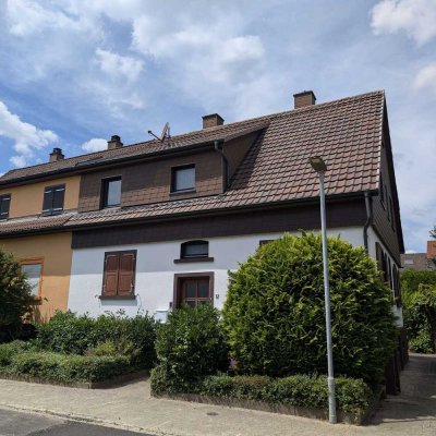 Zweifamilienhaus mit großem Garten in ruhiger Lage