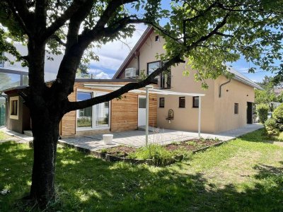 U1 LEOPOLDAU - RUHEOASE IN ZWEIFAMILIENHAUS MIT CA. 100 m2 GARTEN/TERRASSE - IDYLLISCHE GRÜNLAGE - UNBEFRISTET