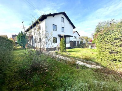 Sanierungsbedürftige Doppelhaushälfte mit großem Garten!