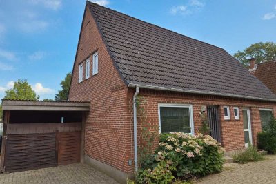 Familienfreundlich & zentral: Doppelhaushälfte mit Werkstatt-/Gartenhaus und Stellplatz