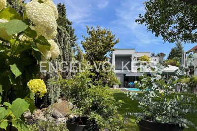 Modernes Wohnjuwel mit Aufzug, Swimmingpool und stylischem Garten in ruhiger Lage mit Top Infrastruktur