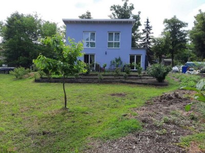 Modernes Wohnhaus mit separater Einliegerwohnung sucht neue Familie