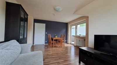Villenviertel, bezugsfrei, provisionsfrei: Gemütliche, helle, 44qm 2-Zimmer-Wohnung mit EBK