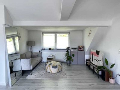 Großzügige, helle 1-Zimmer Dachgeschoss-Wohnung