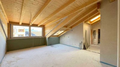 Fertigstellung in Kürze: 3-Zimmer-Dach-Studio-Wohnung, Kachelofen-Anschluss, LIFT, WHG-NR: A12