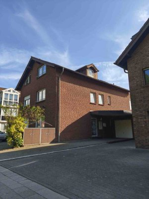 Schöne 4-Zimmer-Wohnung mit Balkon und Dachterasse in Bergheim