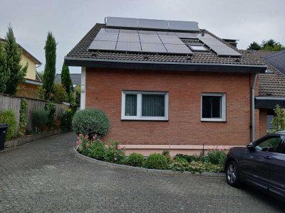 Schicke 2-Zimmer Wohnung mit Balkon im 1. OG in Bonn-Niederholtorf