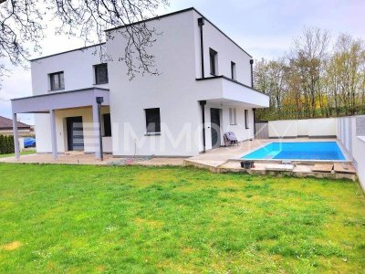 Exklusive Residenz für 2 Generationen, 2 Eingänge, Garten und Pool!
