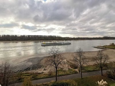 Ensen - Rheinblick Pur: Moderne 3 Zi. 115m², Sonnenbalkon, Fußbodenheizung, Kamin und Garage