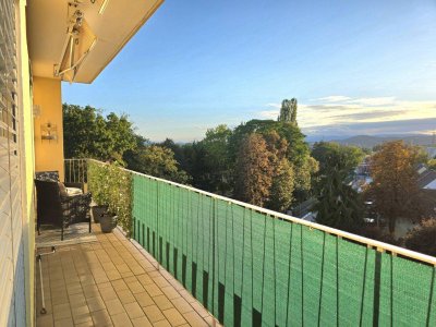 Schöne und helle Wohnung mit Aussicht!