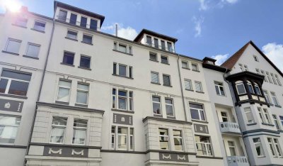 HANNOVER-LIST: Altbau, modernisierte 2 Zimmer mit Balkon, Holzdielen, Parkett, Feinputz, EBK u.v.m.