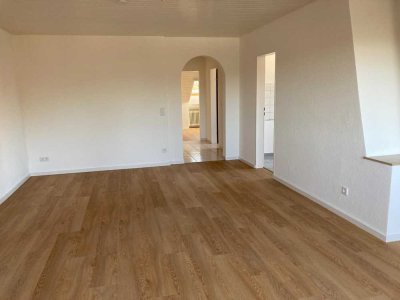 Frisch renovierte, sehr schicke DG-Wohnung in Hiltrop-Bergen