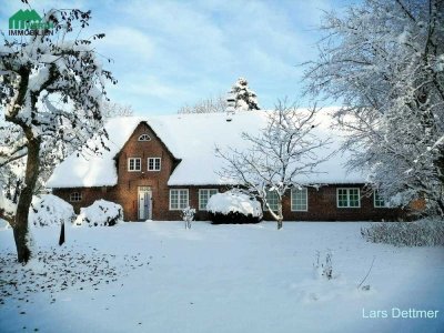 Ein Wintermärchen! Historisches ehemaliges Bauernhaus mit 2 EG-Wohnungen