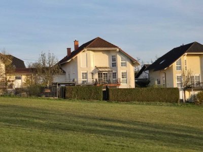 Freistehendes Einfamilienhaus mit Einliegerwohnung - tolle Aussicht!!!!