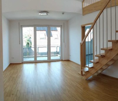 Lichtdurchflutete, gehobene Maisonette-Wohnung mit Balkon in Augsburg/Haunstetten