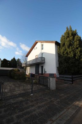 Komfortables Wohnen im Herzen Hanaus: Helle 2-Zimmer-Dachgeschosswohnung