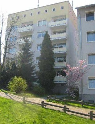 Hoch hinaus - renovierte 2,5 Zimmer Wohnung