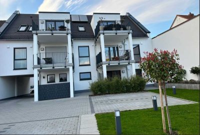 Neuwertige moderne 2-Zi.-EG-Wohnung mit großer Terrasse,  eigenem Gartenanteil und Einbauküche