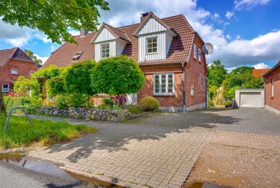 Flensburg - Mürwik: 
DHH mit ca. 115 m² Wohnfläche, kleiner Gewerbeeinheit und Gartenidylle