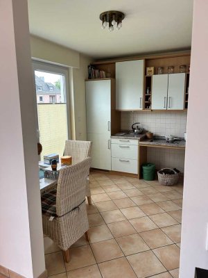 Stilvolle, vollständig renovierte 4-Zimmer-Wohnung mit Balkon in Bonn