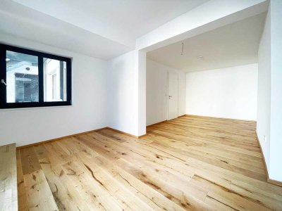 Erstbezug nach Kernsanierung + Hinterhaus + Terrasse + EBK + Parkett