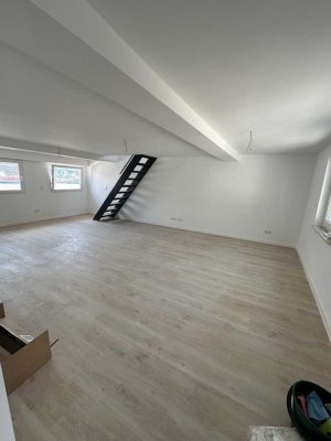 Kernsanierte, helle 3-Zimmer-Wohnung mit besonderem Charme und Stellplatz inklusive