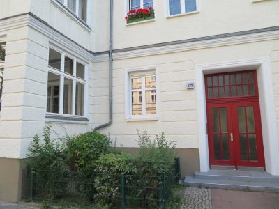 3 Zimmer im Friedrichshainer Kiez: Altbauwohnung mit idyllischem Innenhof - 0172-3261193