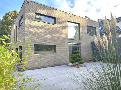 Exklusives, voll möbliertes Architektenhaus im Bauhausstil