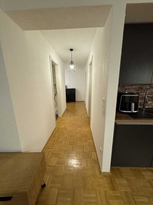 Exklusive, vollst. renovierte 4-Zimmer-Wohnung mit geh. Innenausstattung mit Balkon und EBK