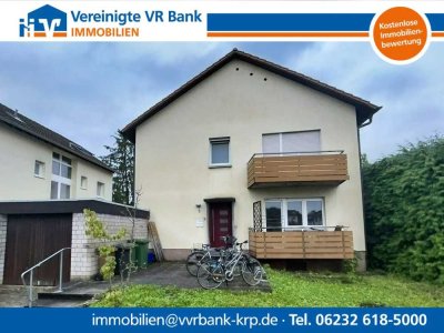 Vermietetes Zweifamilienhaus mit großem Garten
