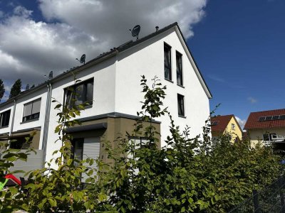 DHH in der Gartenstadt Taucha bei Leipzig, massiv gebaut, 5 Zimmer, Garten, Stellplatz - KfW40