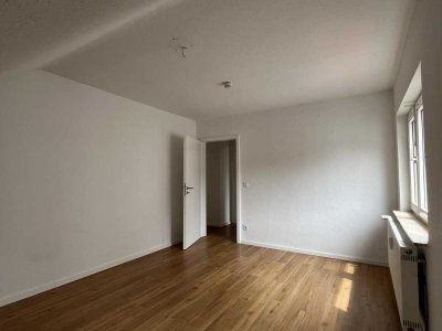 ~ Tolles Zuhause + renoviert + günstig 3 Zimmer ~