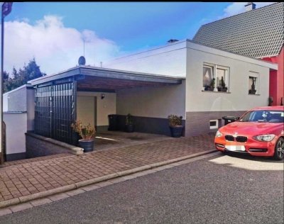 Charmanter Bungalow mit Garage und Carport in schönster Lage von Schönenberg