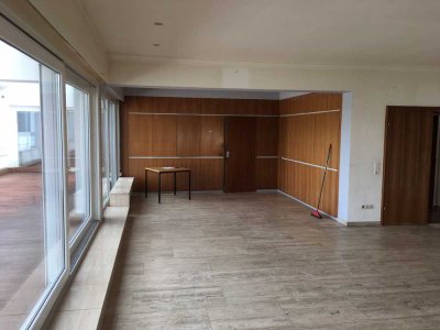 Penthouse Wohnung in Solingen Höhscheid an der B229 ,erste Etage, 172 qm