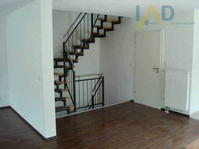 Attraktives Reiheneckhaus mit großzügiger Dachterrasse und Garten in ruhiger Wohngegend