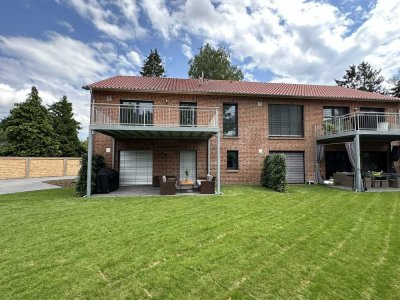2 Zimmer (ca. 90 m²) mit großem Balkon (ca. 15 m²) und Pkw-Stellplatz