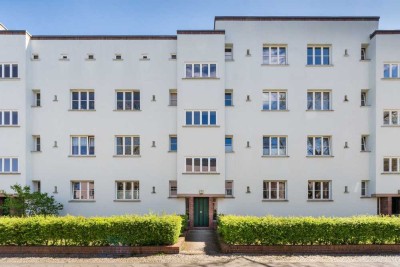 Wunderschöne * 2 Zimmer Wohnung * Bad mit Fenster* Loggia zum Innenhof